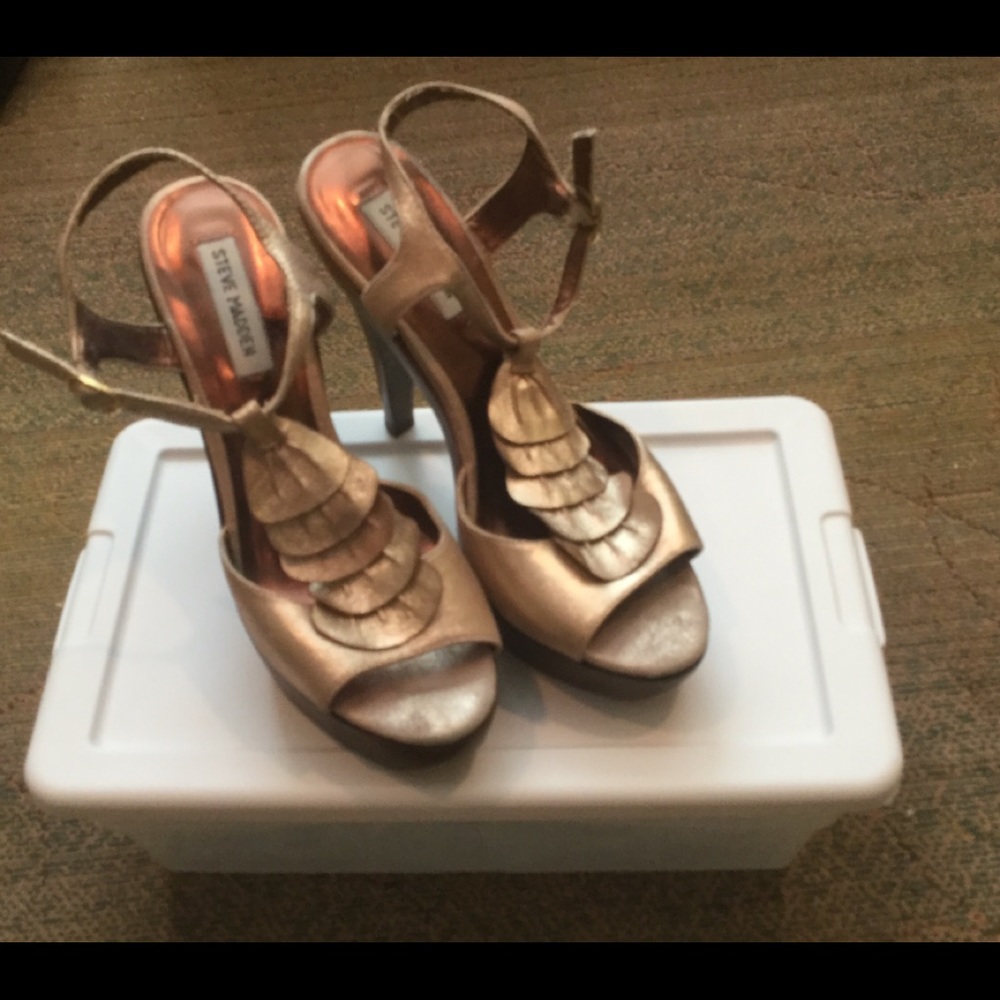Steve Madden platform sandal.